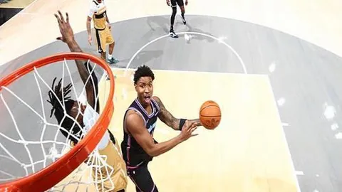 布劳恩高效发挥，15中8得19分10板6助2断，三分球6中3表现亮眼。